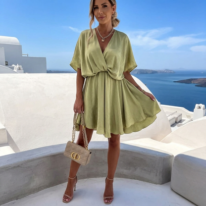 VESTIDO CUELLO V EN SATÉN CORTE TENDENCIA SILUETA AMPLIA